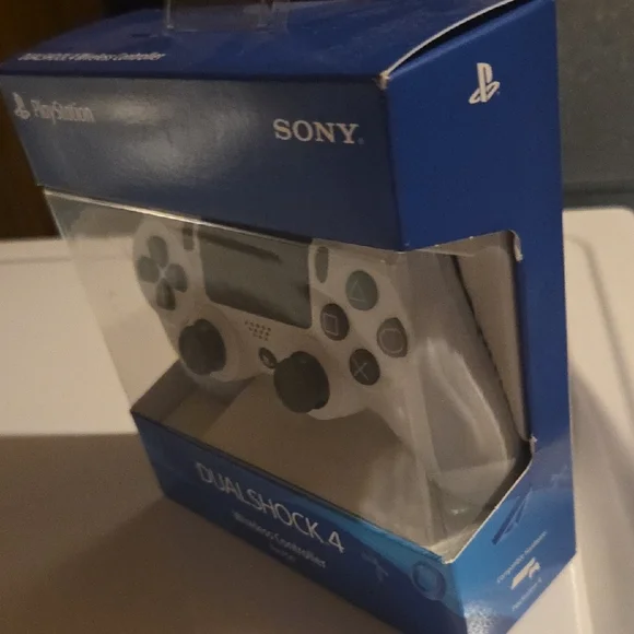 Sony PlayStation DualShock 4 Controller - Picture 3 of 5